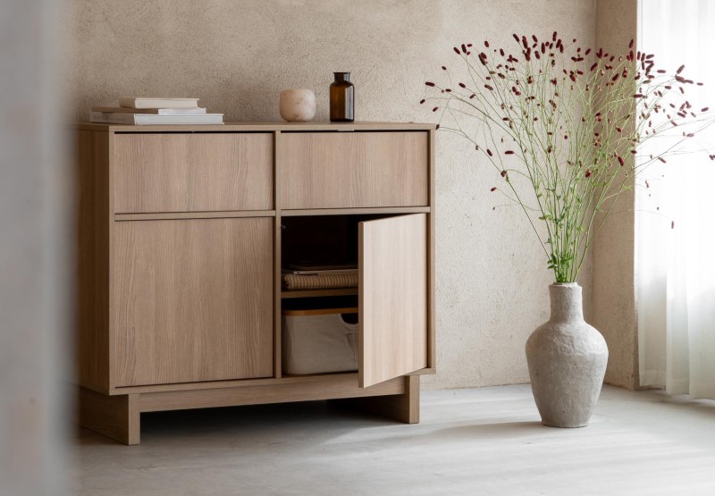 Dřevěná komoda s úložným prostorem Kyo